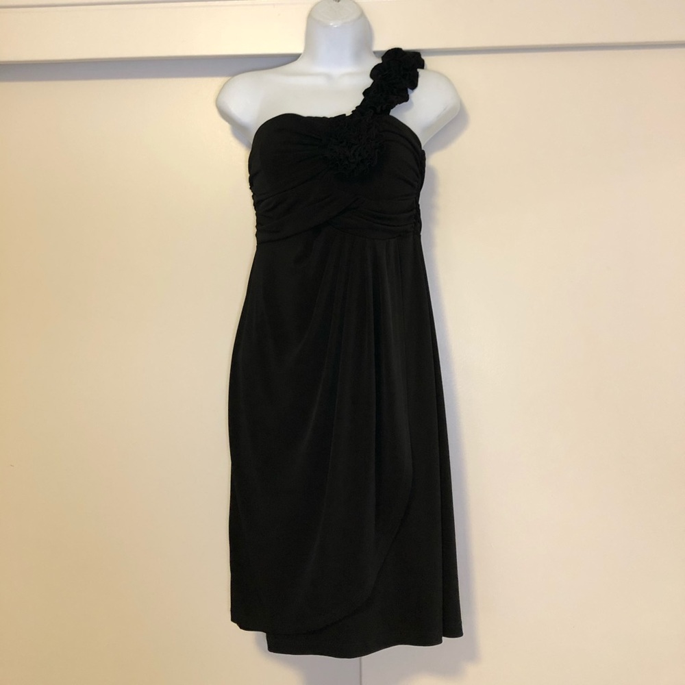 Black One-shoulder dress
